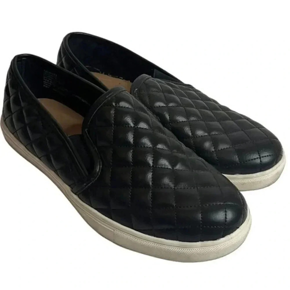 Torrid‎ Black Quilted Slip On Leather Outsole Shoes Size 7 WW - Picture 1 of 7